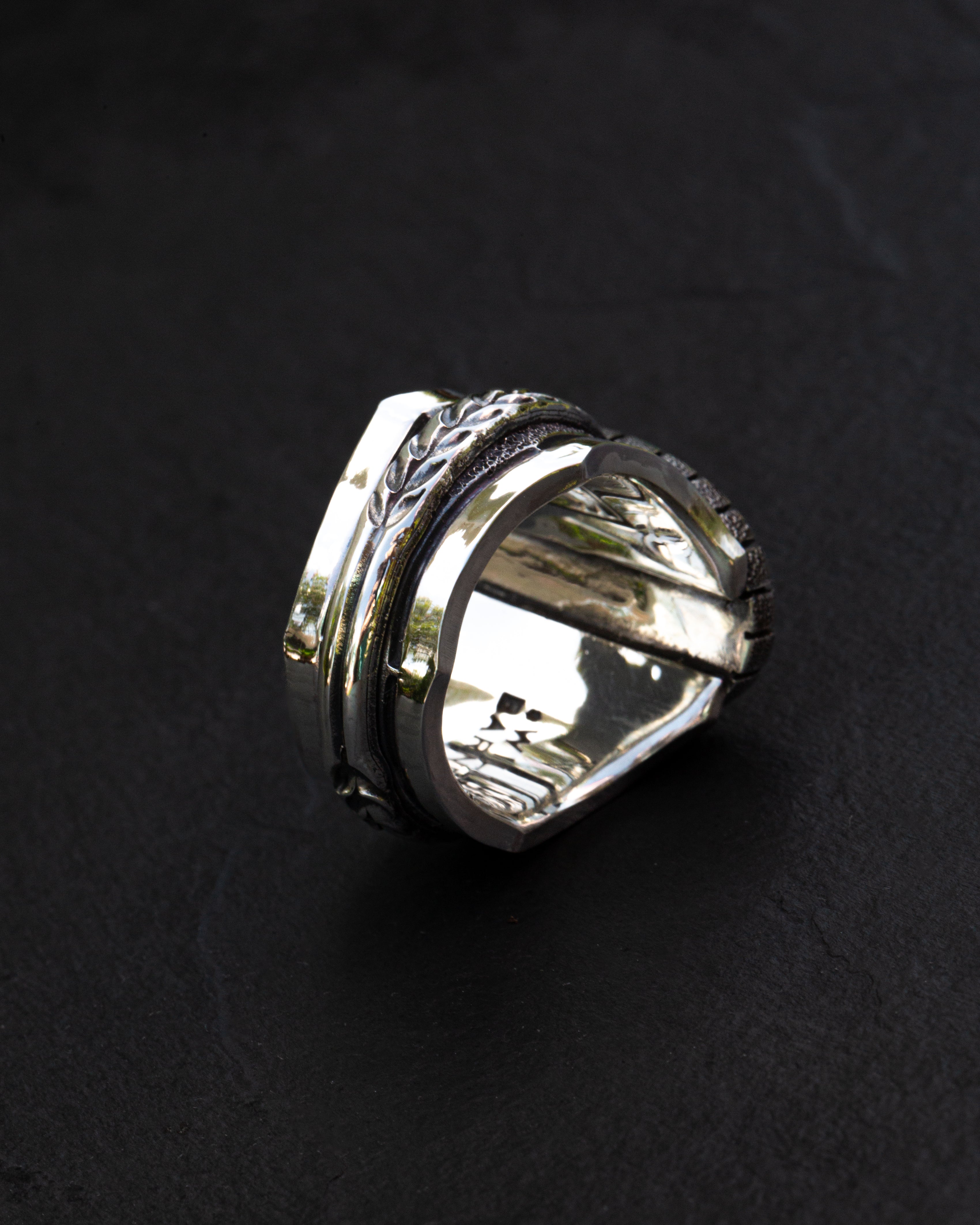 Heavy Duty Size 10 Natural Chrysoprase Ring With Picket Style Castellated Bezel
