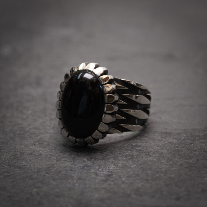 Size 8.5 Black Onyx Zig Zag Design Ring in Sterling Silver