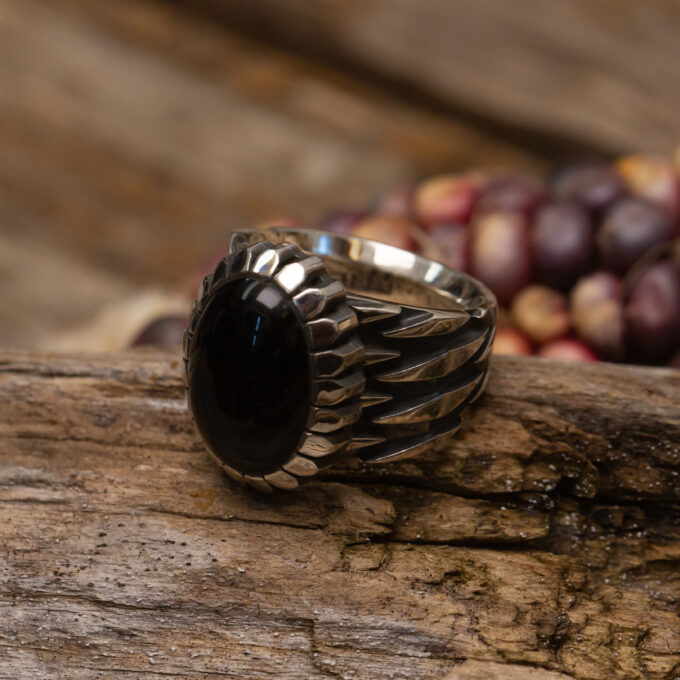 Size 8.5 Black Onyx Zig Zag Design Ring in Sterling Silver